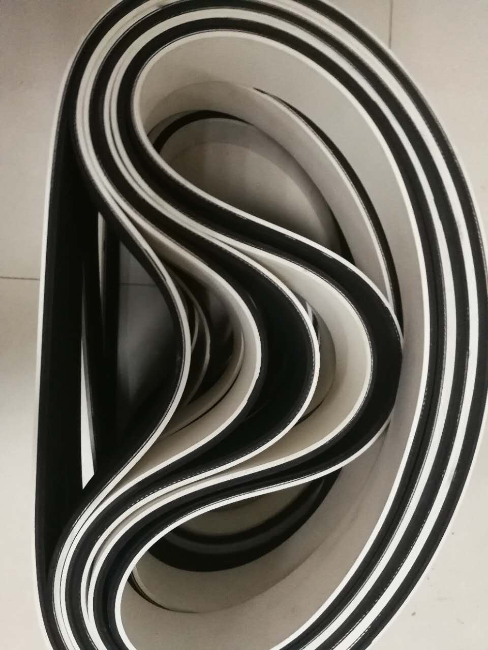 塑膠牽引(yǐn)機皮帶的安裝注意(yì)事項 塑(sù)膠牽引機皮帶(dài)的安裝注意事項